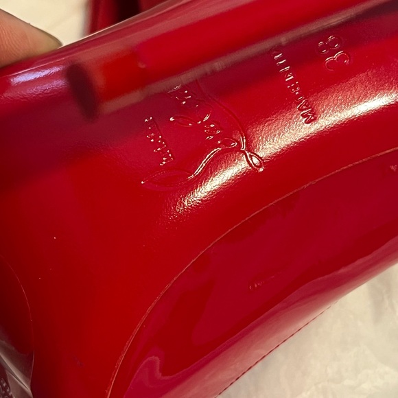 Christian Louboutin pumps New w/box. Tiny flaw wrinkle on the edge of sole - Picture 9 of 11